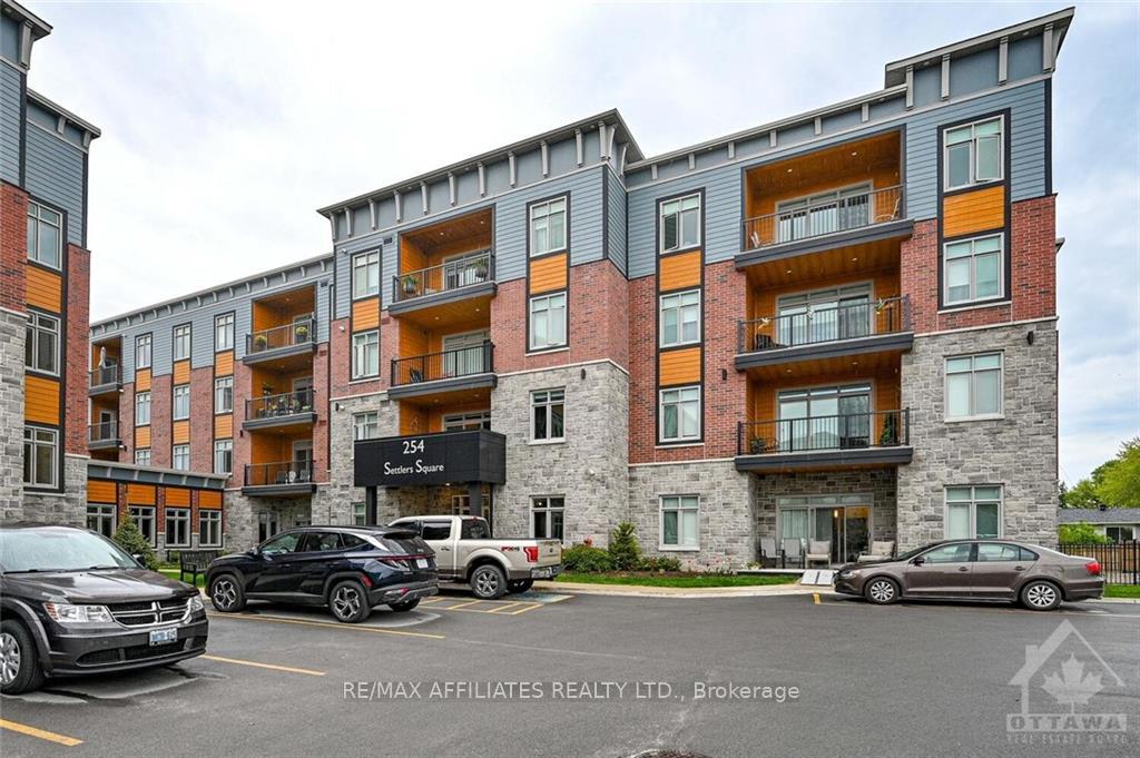 Front of Unit 300, 254 Brockville Street