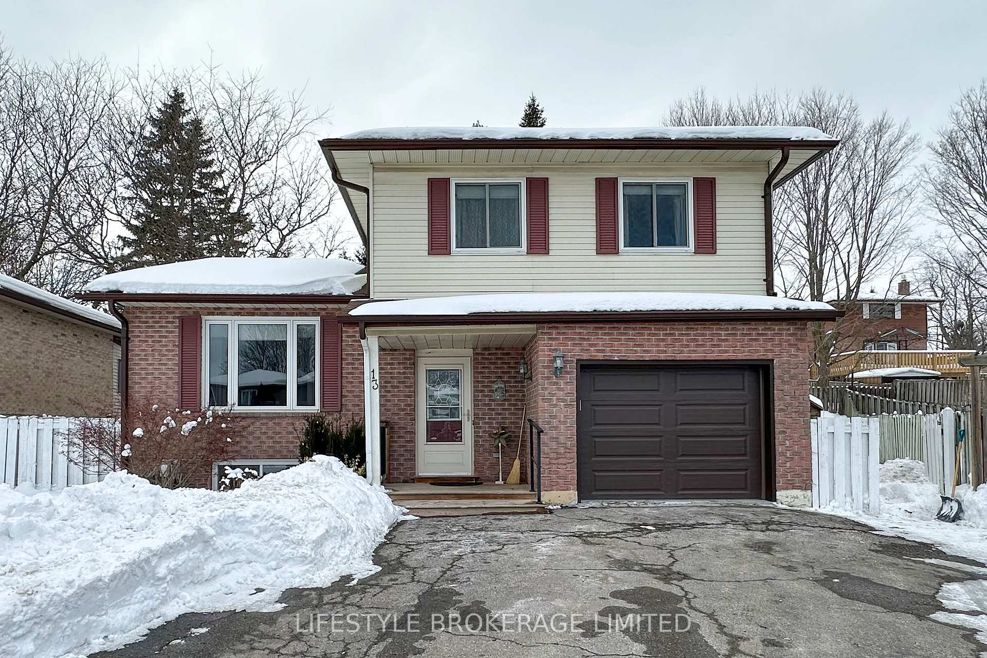 Photo 1 of 13 Applewood Crescent, Scugog, Port Perry — HOMEH