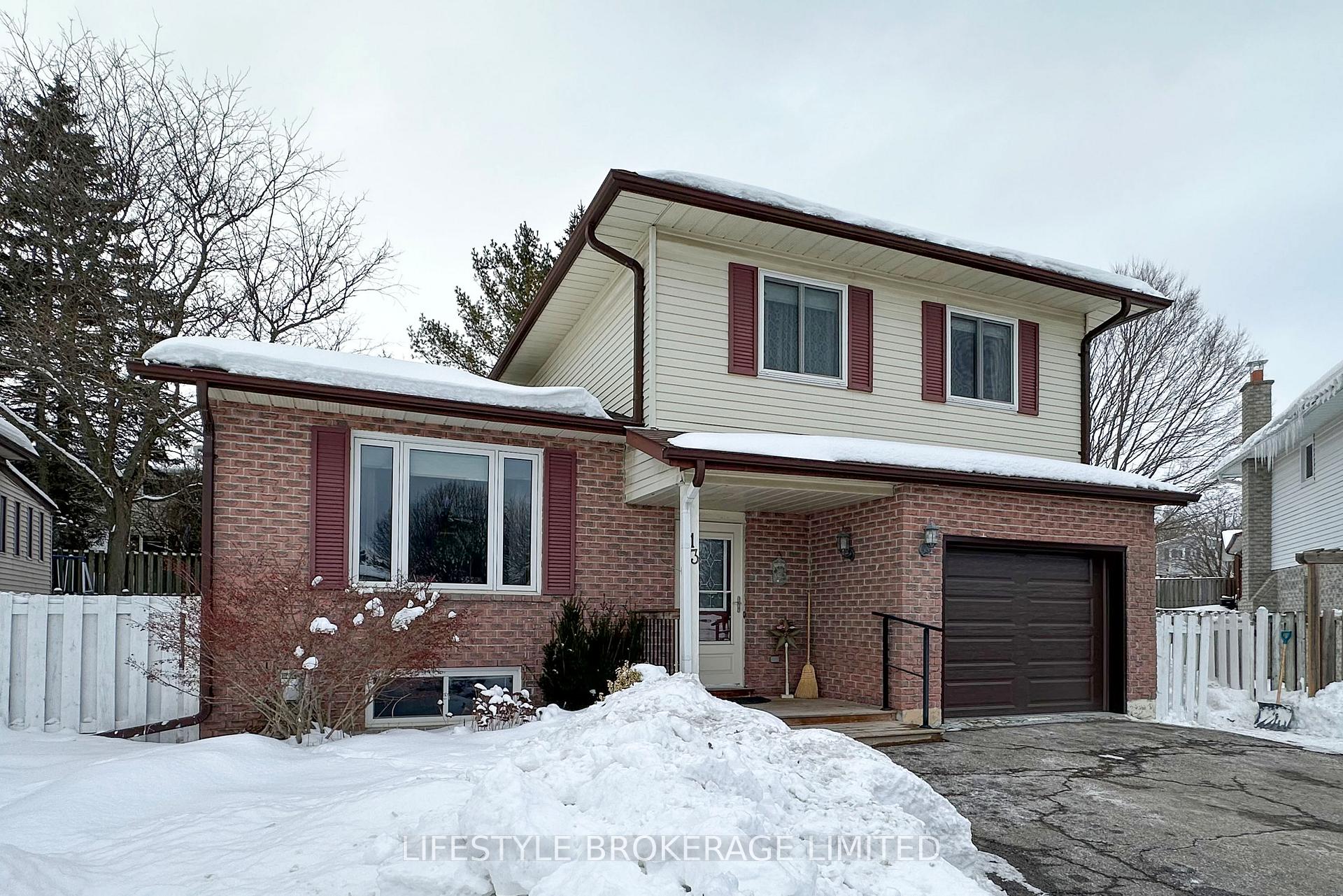 Photo 2 of 13 Applewood Crescent, Scugog, Port Perry — HOMEH