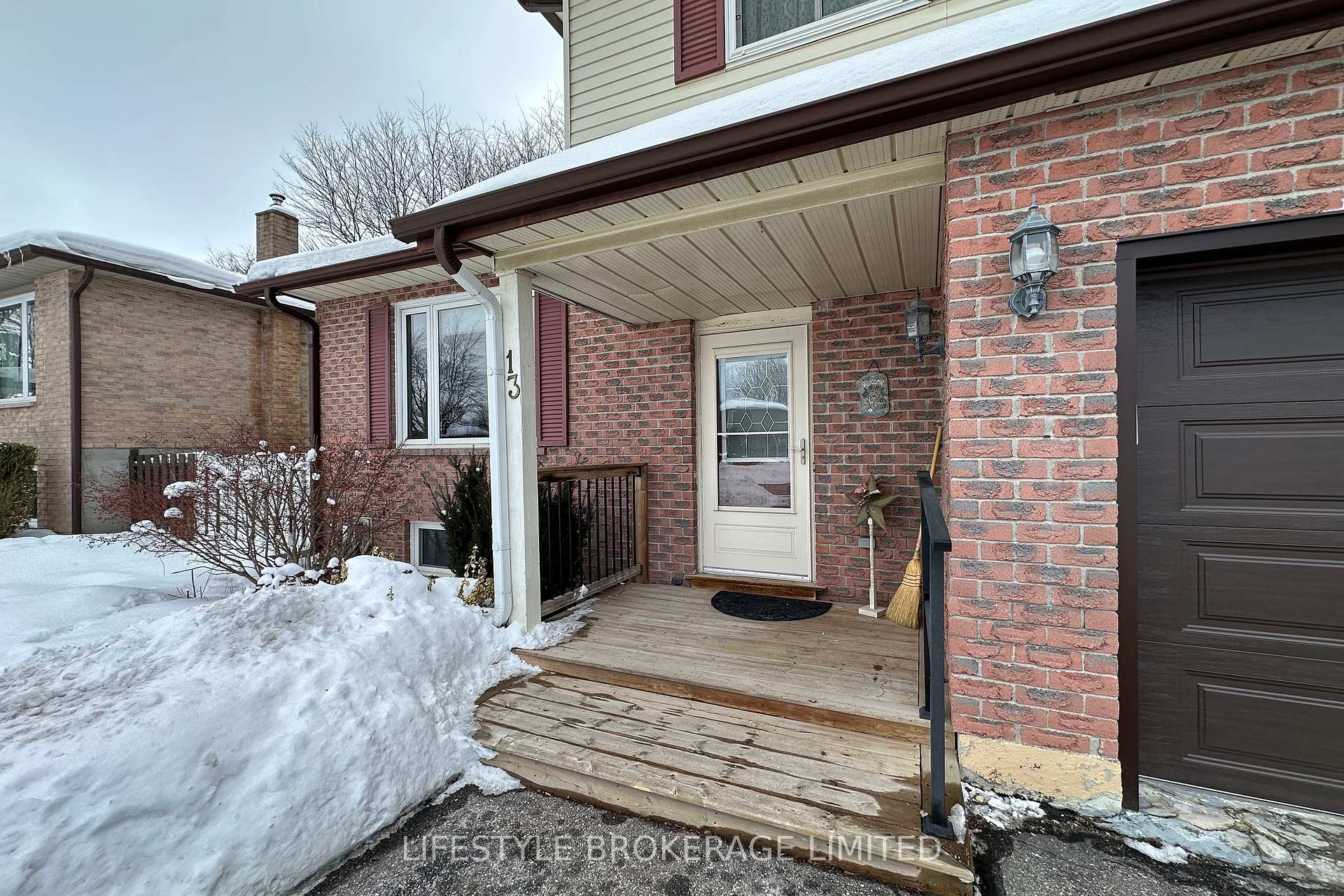 Photo 3 of 13 Applewood Crescent, Scugog, Port Perry — HOMEH