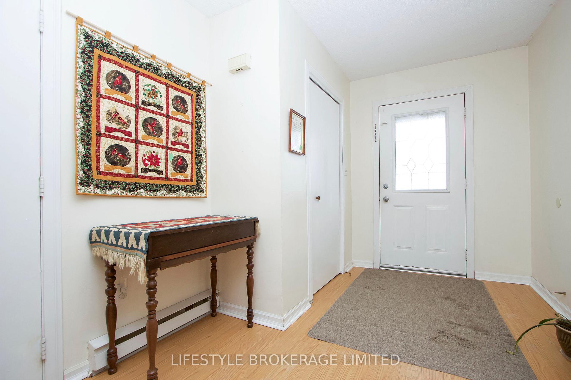 Photo 4 of 13 Applewood Crescent, Scugog, Port Perry — HOMEH