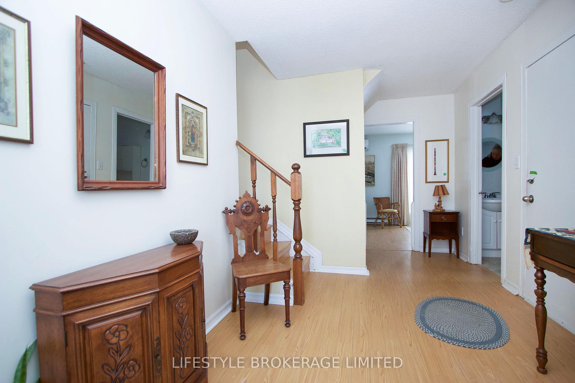 Photo 5 of 13 Applewood Crescent, Scugog, Port Perry — HOMEH