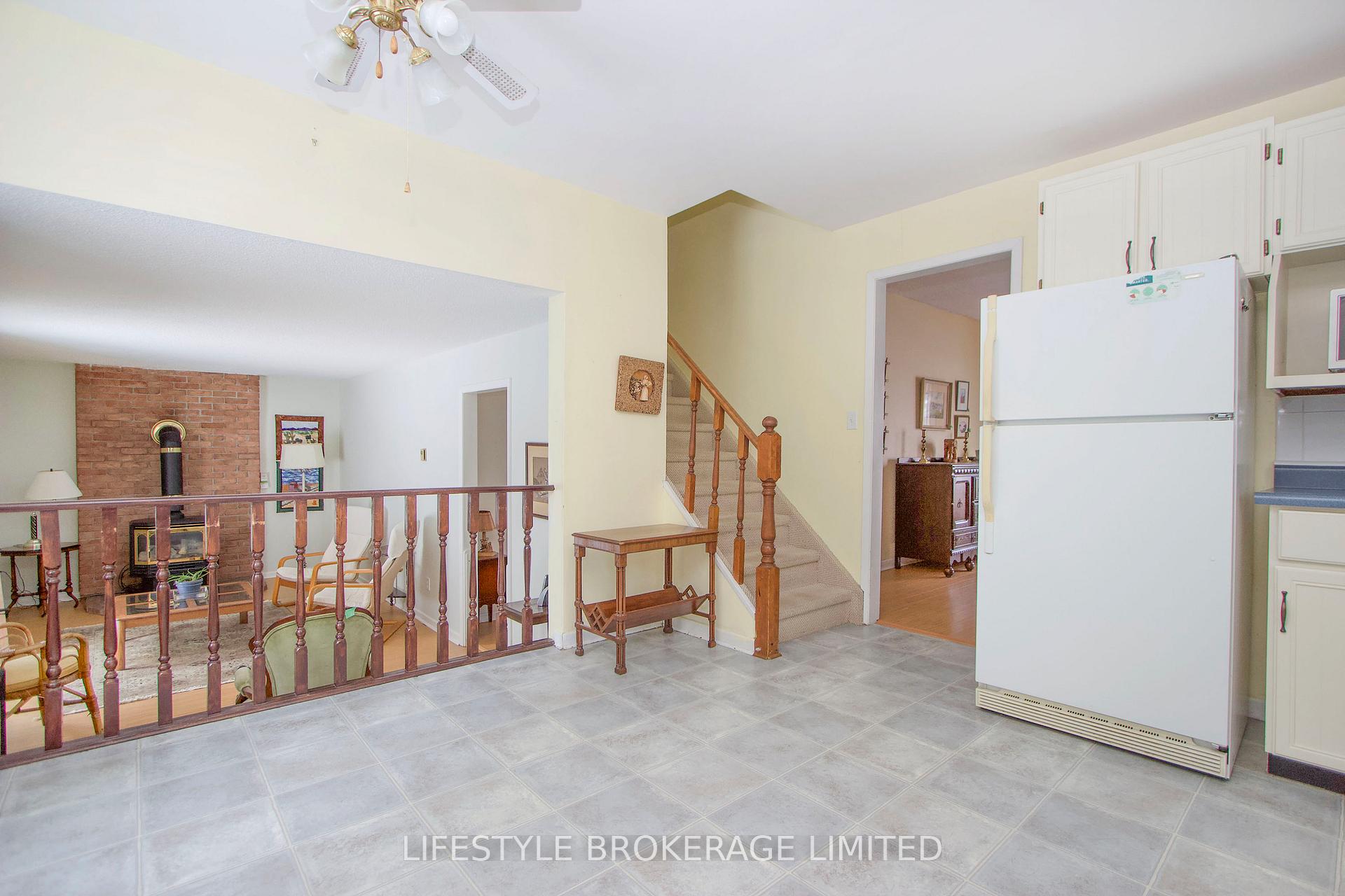 Photo 10 of 13 Applewood Crescent, Scugog, Port Perry — HOMEH
