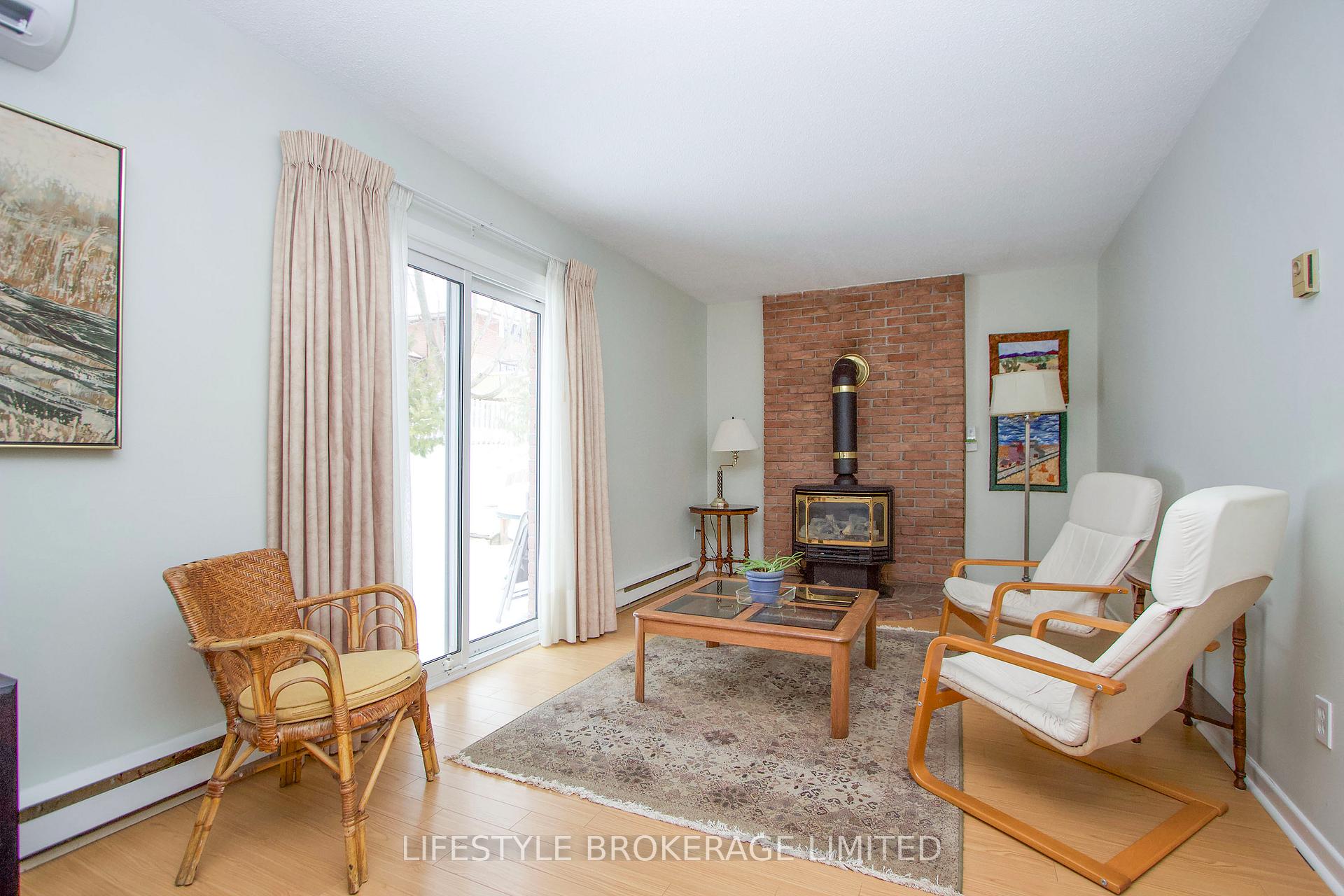 Photo 17 of 13 Applewood Crescent, Scugog, Port Perry — HOMEH