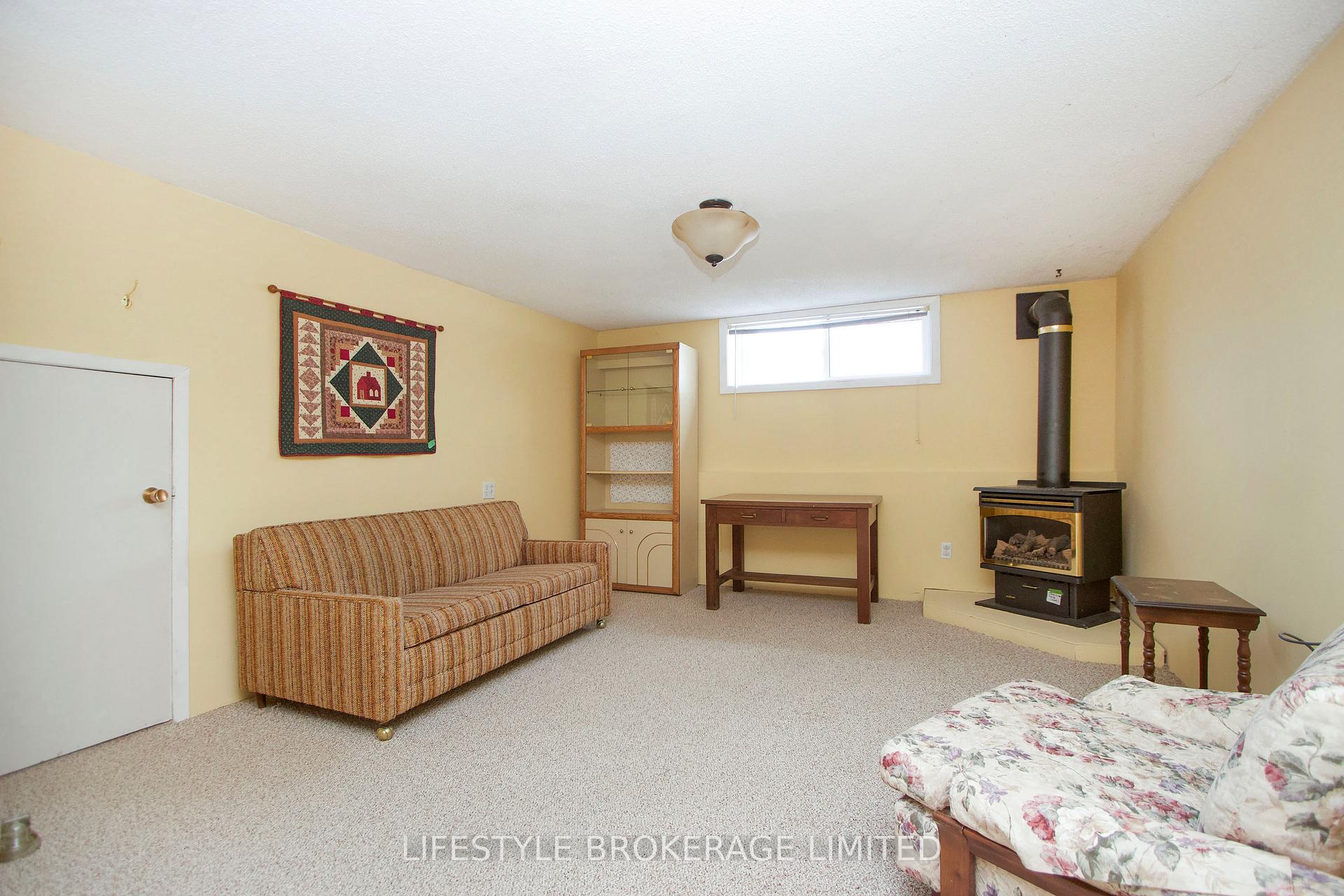 Photo 22 of 13 Applewood Crescent, Scugog, Port Perry — HOMEH