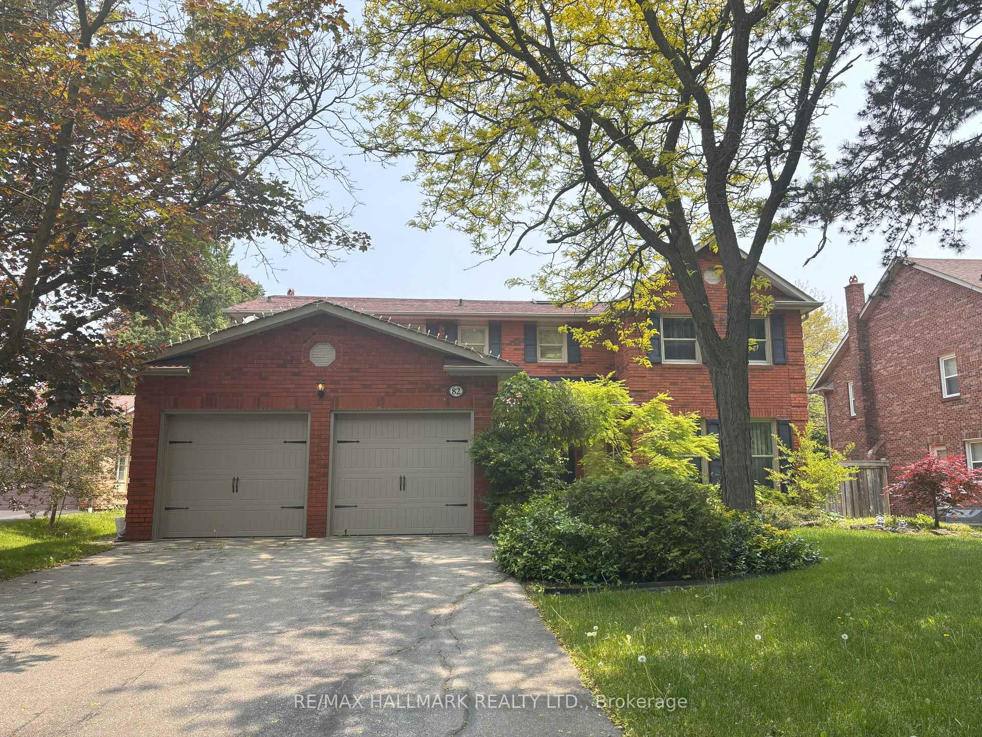 Front of 82 Windermere Crescent S