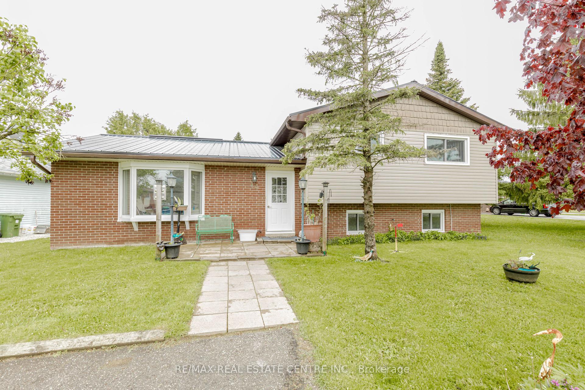 Front of 14 Pine Court