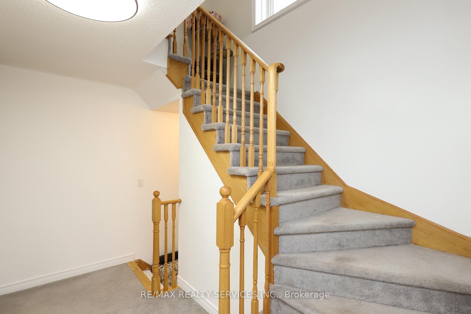 Photo 5 of 889 Cook Crescent, Shelburne — HOMEH