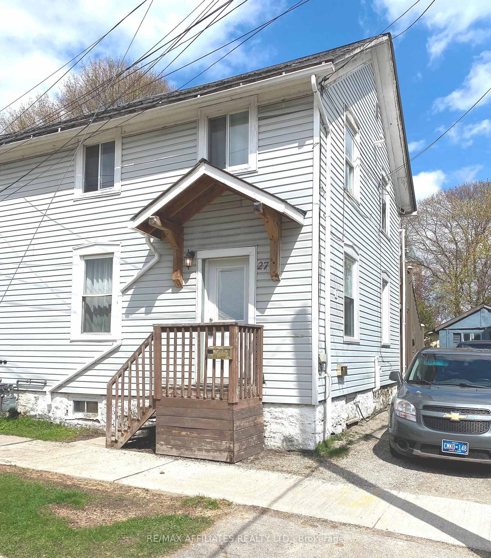 Front of 27A Market Street N