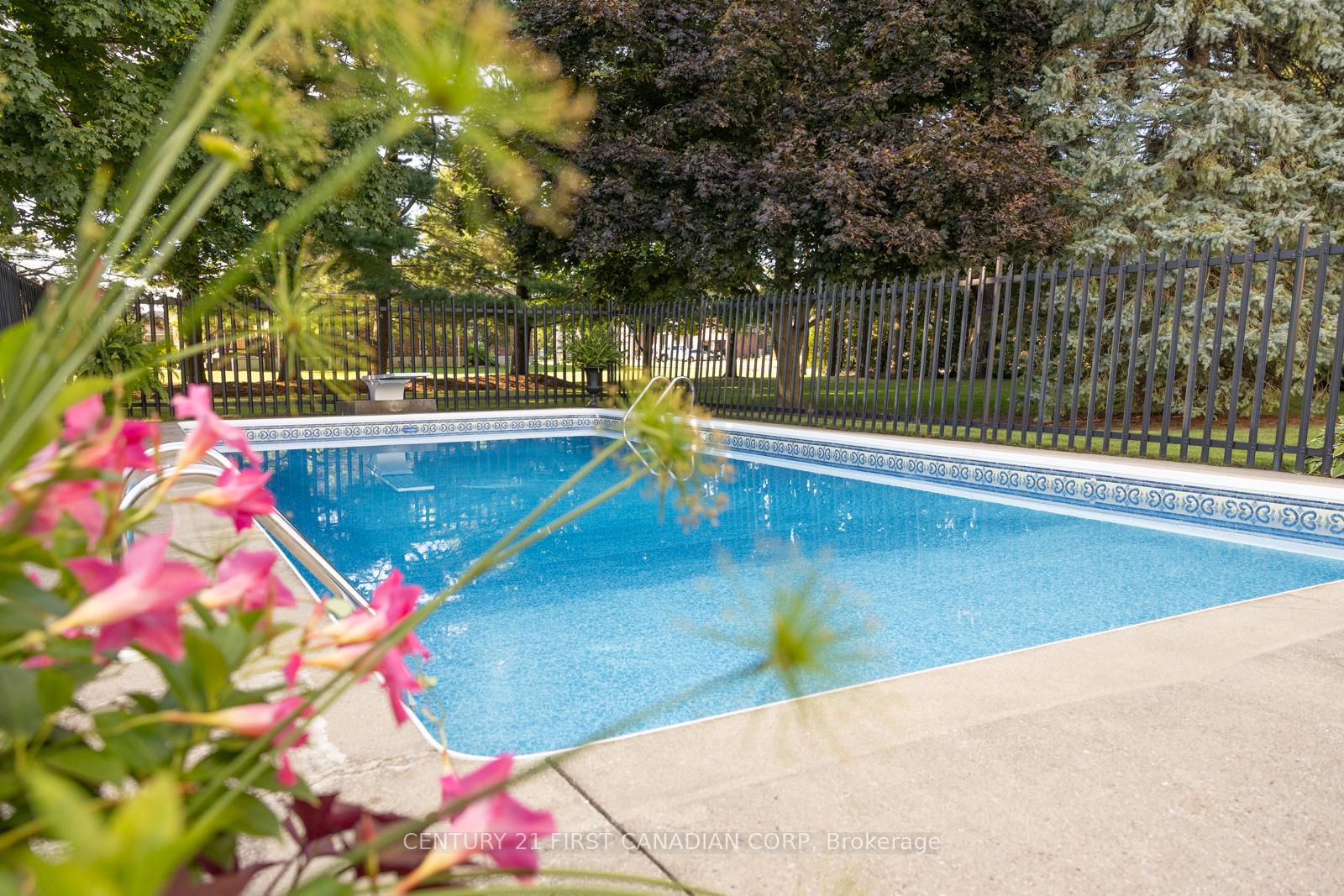 Photo 13 of 244 Appin Road, Southwest Middlesex, Glencoe — HOMEH