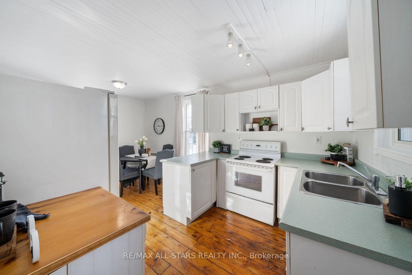 Photo 15 of 330 Cochrane Street, Scugog, Port Perry — HOMEH