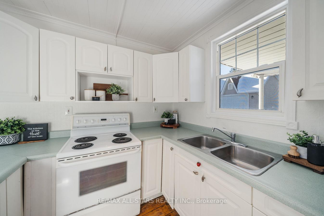 Photo 16 of 330 Cochrane Street, Scugog, Port Perry — HOMEH