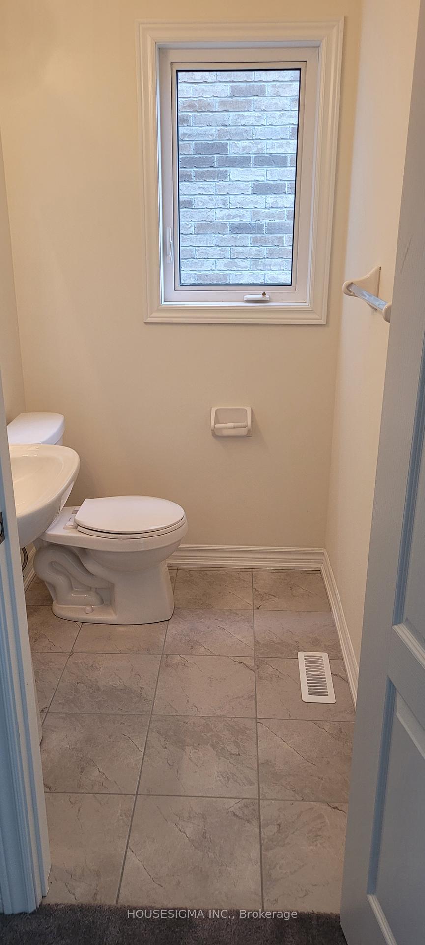 Photo 12 of 88 Robin Trail, Scugog, Port Perry — HOMEH