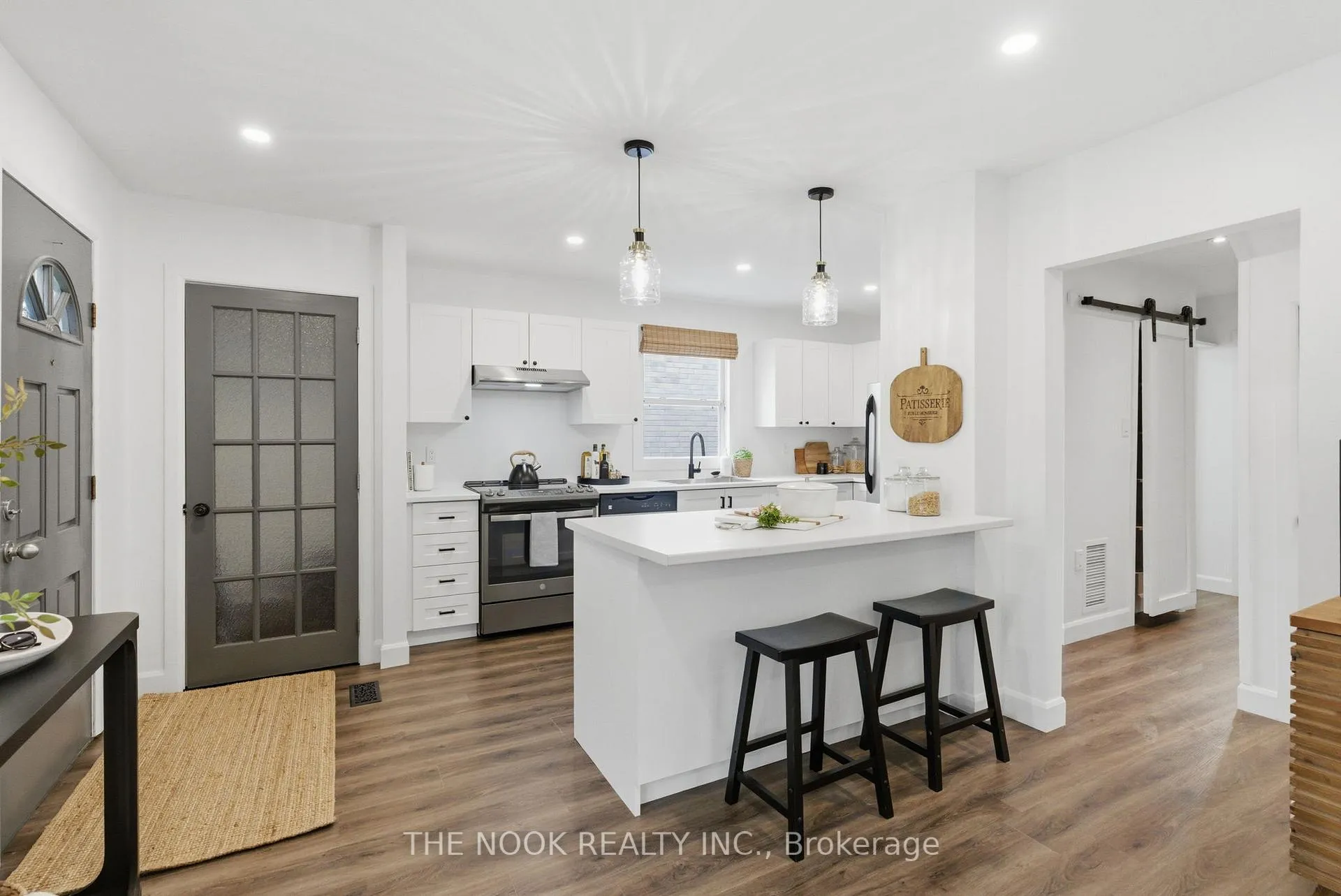 Photo 3 of 135 Admiral Road, Ajax, South East — HOMEH