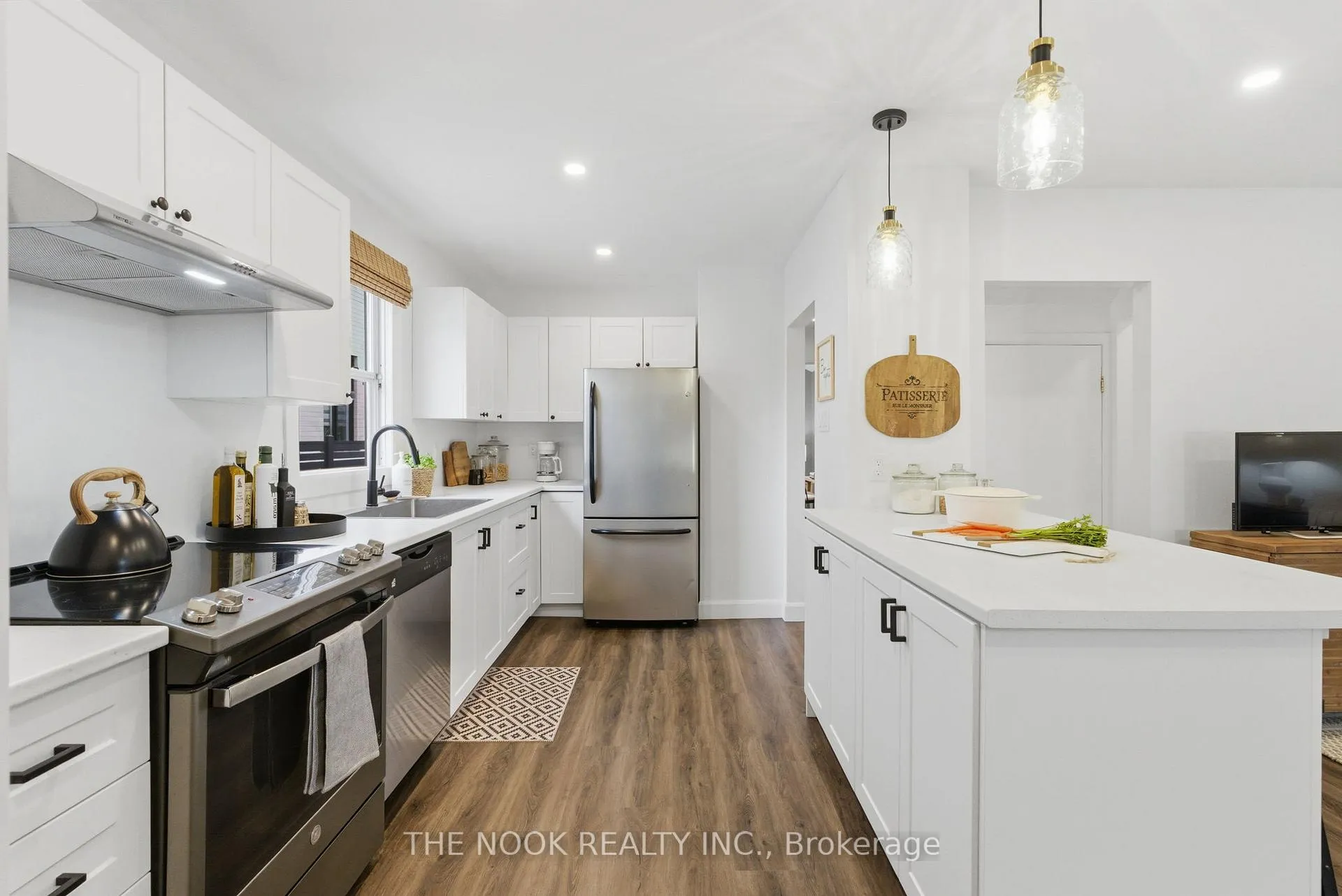 Photo 6 of 135 Admiral Road, Ajax, South East — HOMEH
