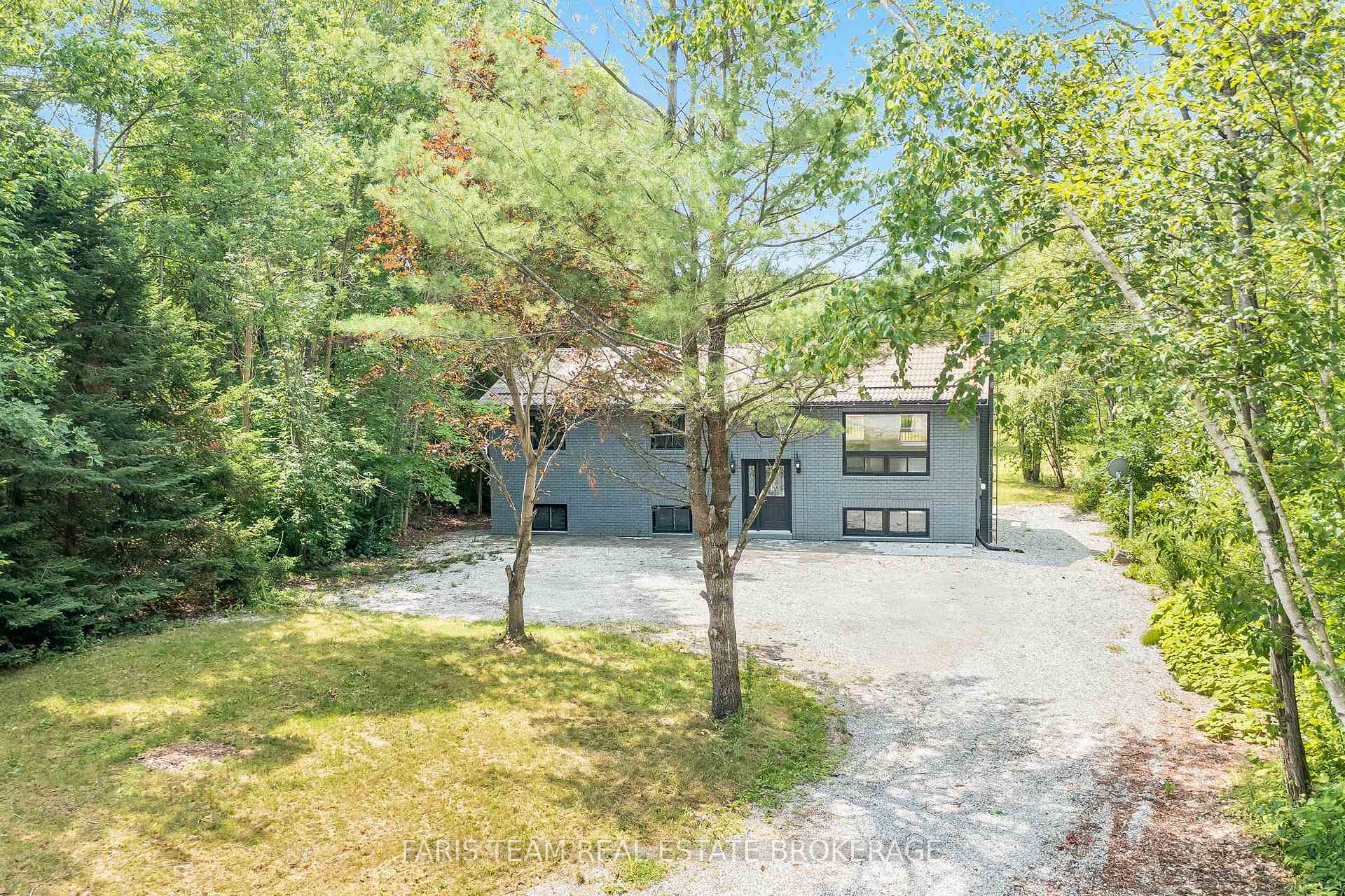 Front of 5127 Severn Pines Crescent