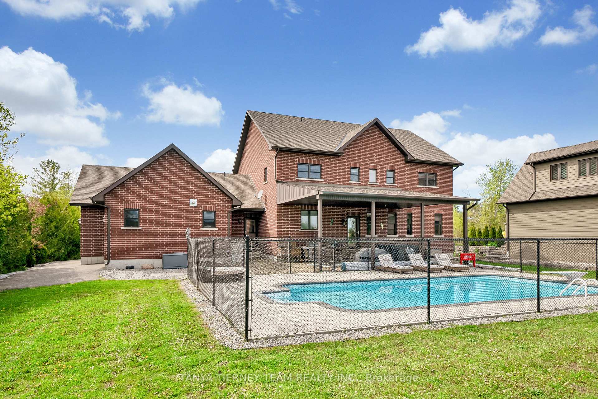 Photo 32 of 219 Summit Drive, Scugog, Rural Scugog — HOMEH