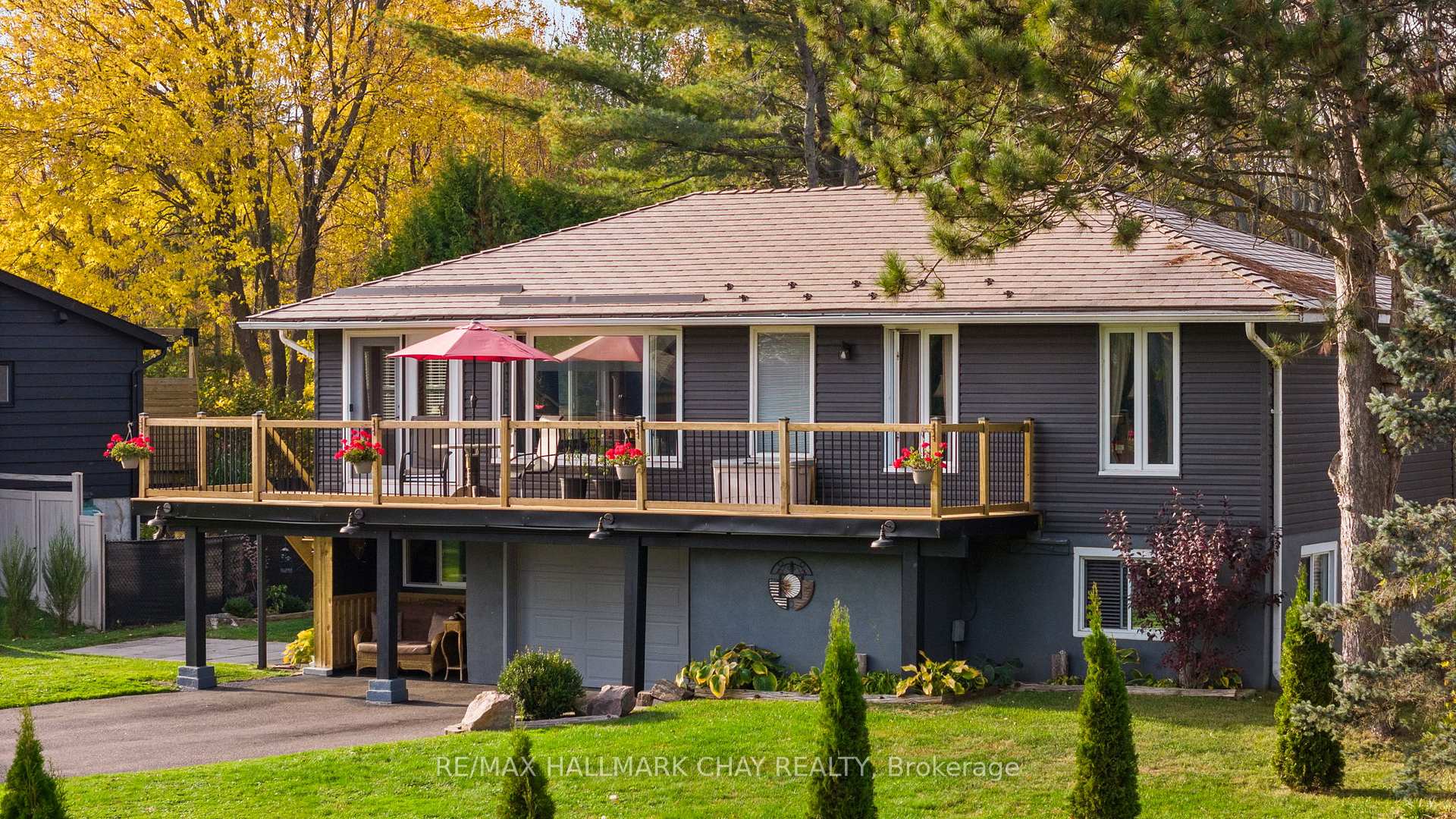 Front of 3194 Shoreview Drive