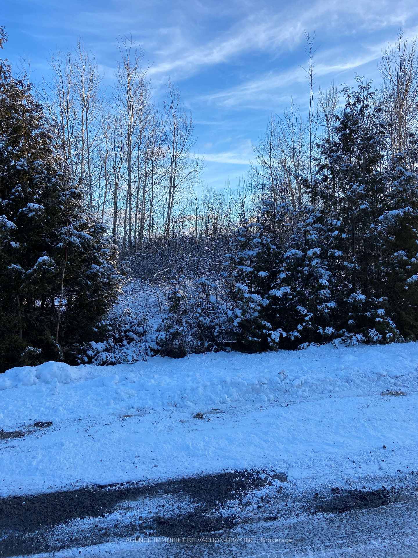 Front of LOT Lakeside Drive
