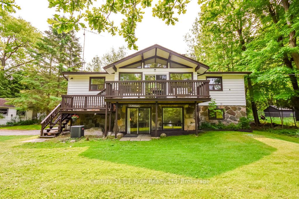 Front of 1755 Twin Oaks Crescent