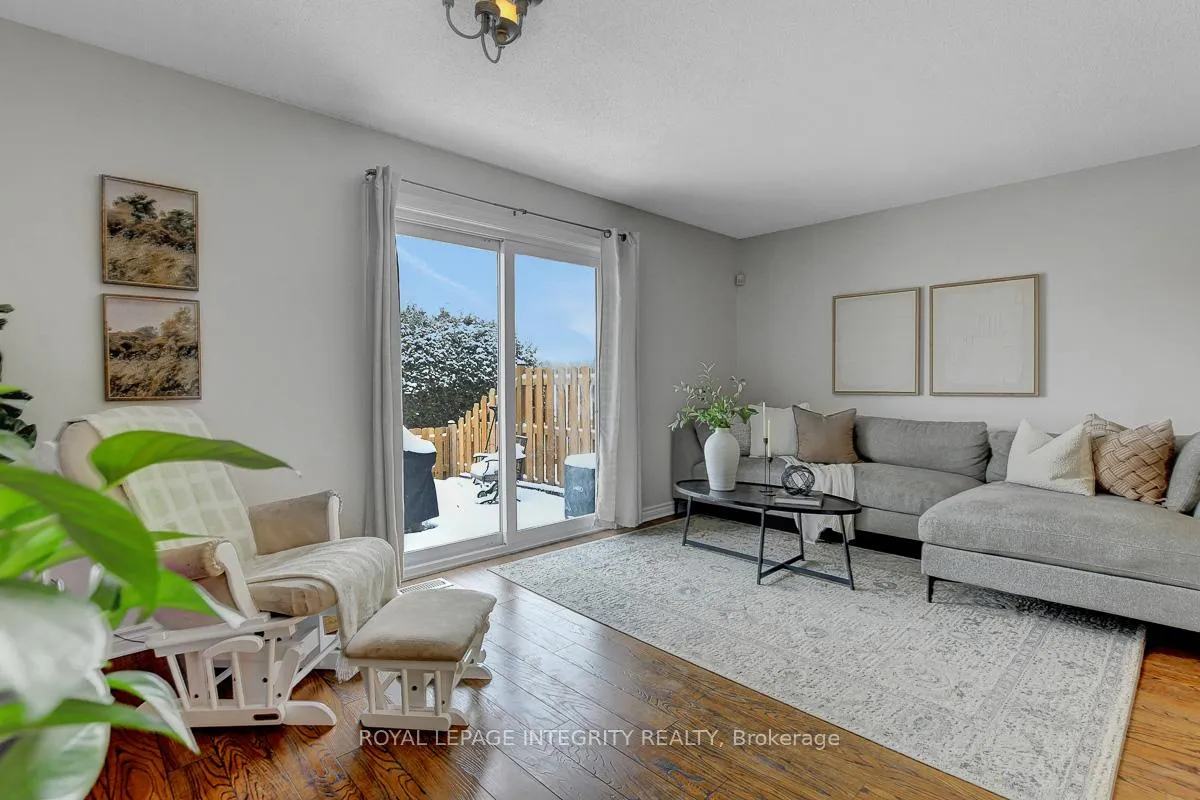 Photo 11 of 34 Stokes Crescent, Ottawa, Kanata - Glencairn/Hazeldean — HOMEH