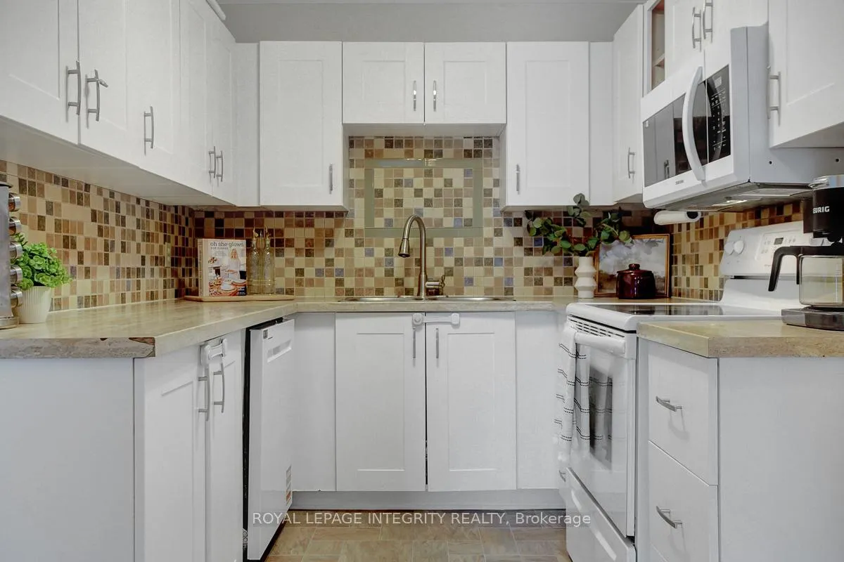 Photo 16 of 34 Stokes Crescent, Ottawa, Kanata - Glencairn/Hazeldean — HOMEH
