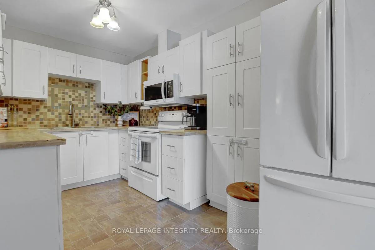 Photo 19 of 34 Stokes Crescent, Ottawa, Kanata - Glencairn/Hazeldean — HOMEH
