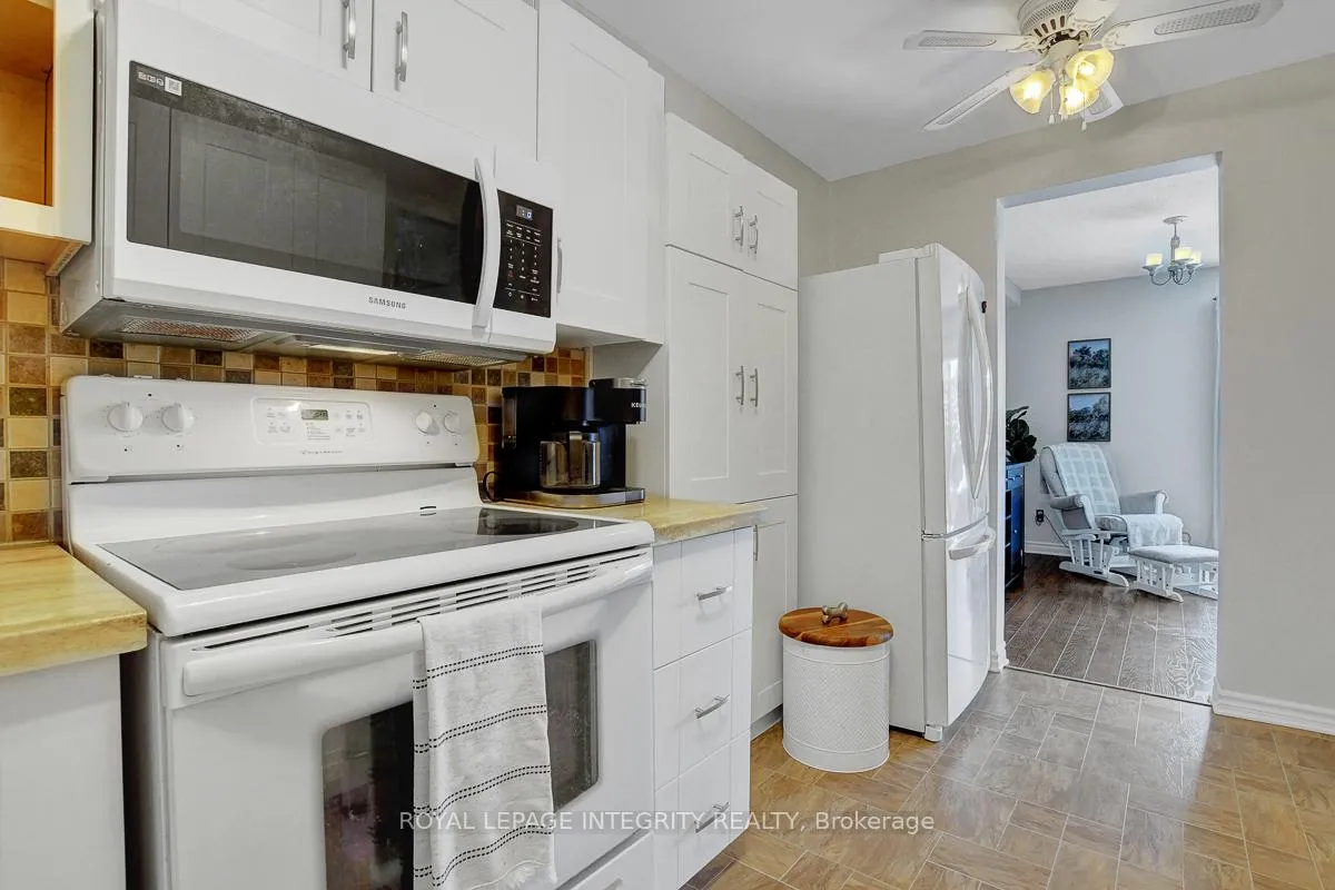 Photo 22 of 34 Stokes Crescent, Ottawa, Kanata - Glencairn/Hazeldean — HOMEH