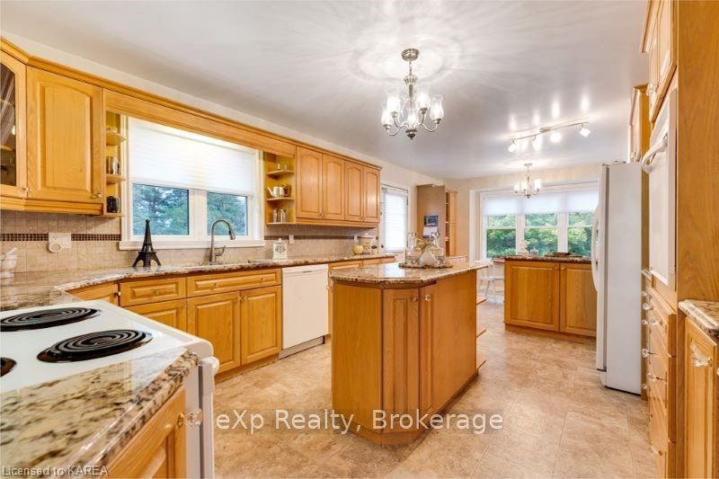 Photo 16 of 28 Mountain View Lane, Rideau Lakes, Rideau Lakes (North Crosby) Twp — HOMEH