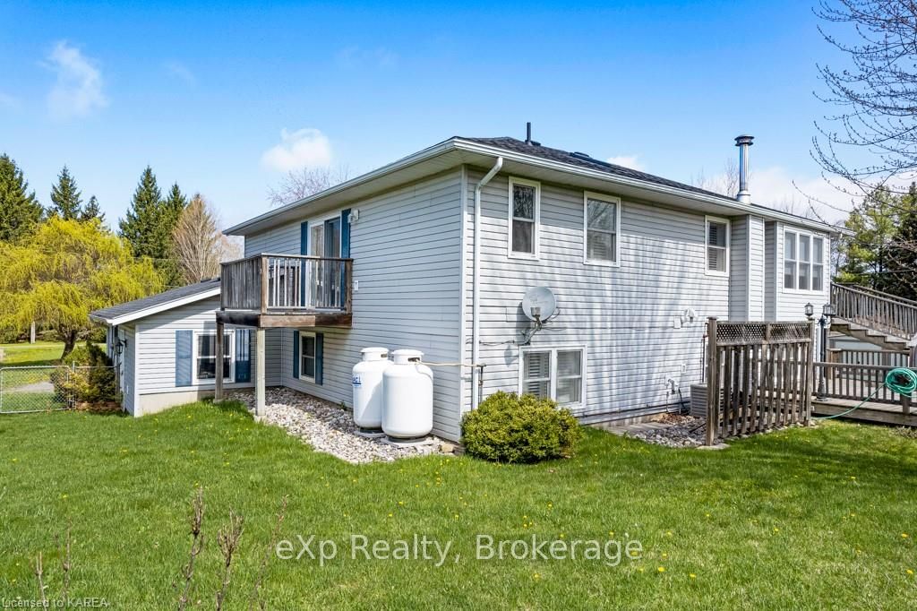 Photo 12 of 28 Mountain View Lane, Rideau Lakes, Rideau Lakes (North Crosby) Twp — HOMEH