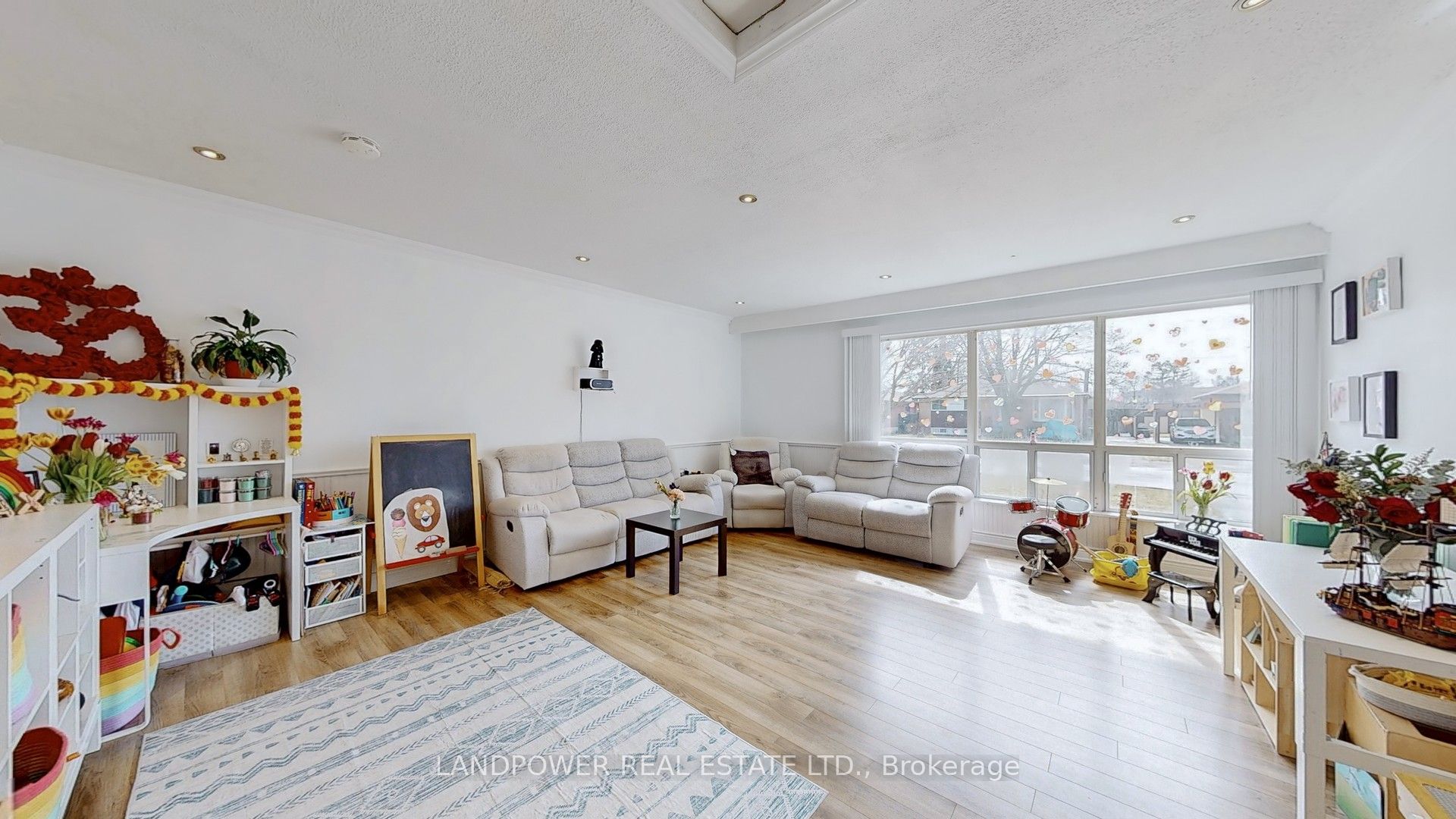 Photo 41 of 825 Naroch Boulevard, Pickering, Bay Ridges — HOMEH