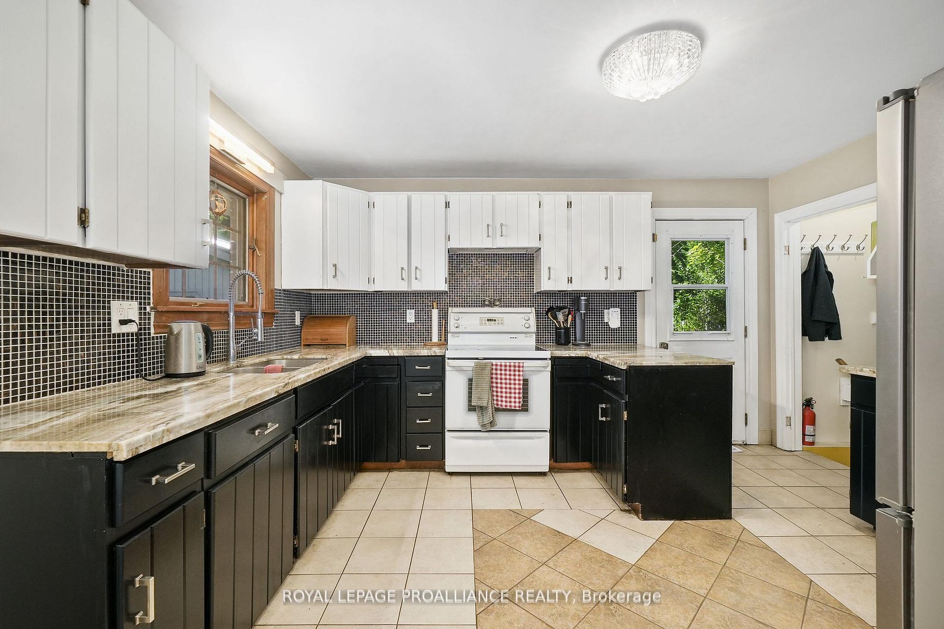 Photo 17 of 560 Carnegie Avenue, Selwyn — HOMEH