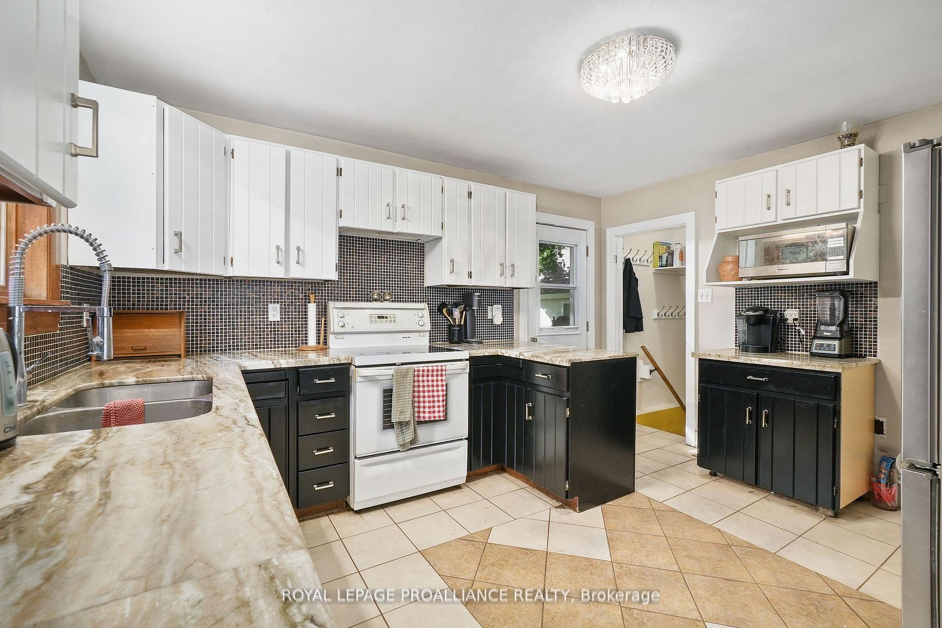 Photo 18 of 560 Carnegie Avenue, Selwyn — HOMEH
