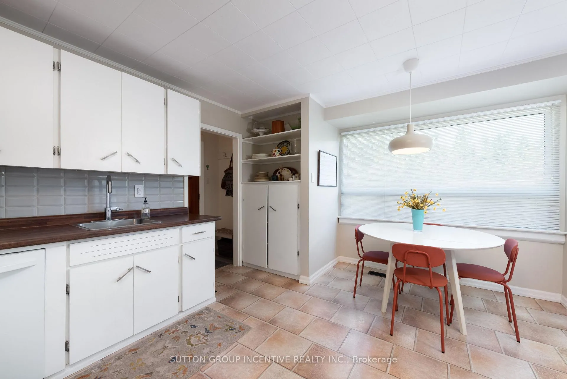 Photo 11 of 1171 Carson Road, Springwater, Midhurst — HOMEH