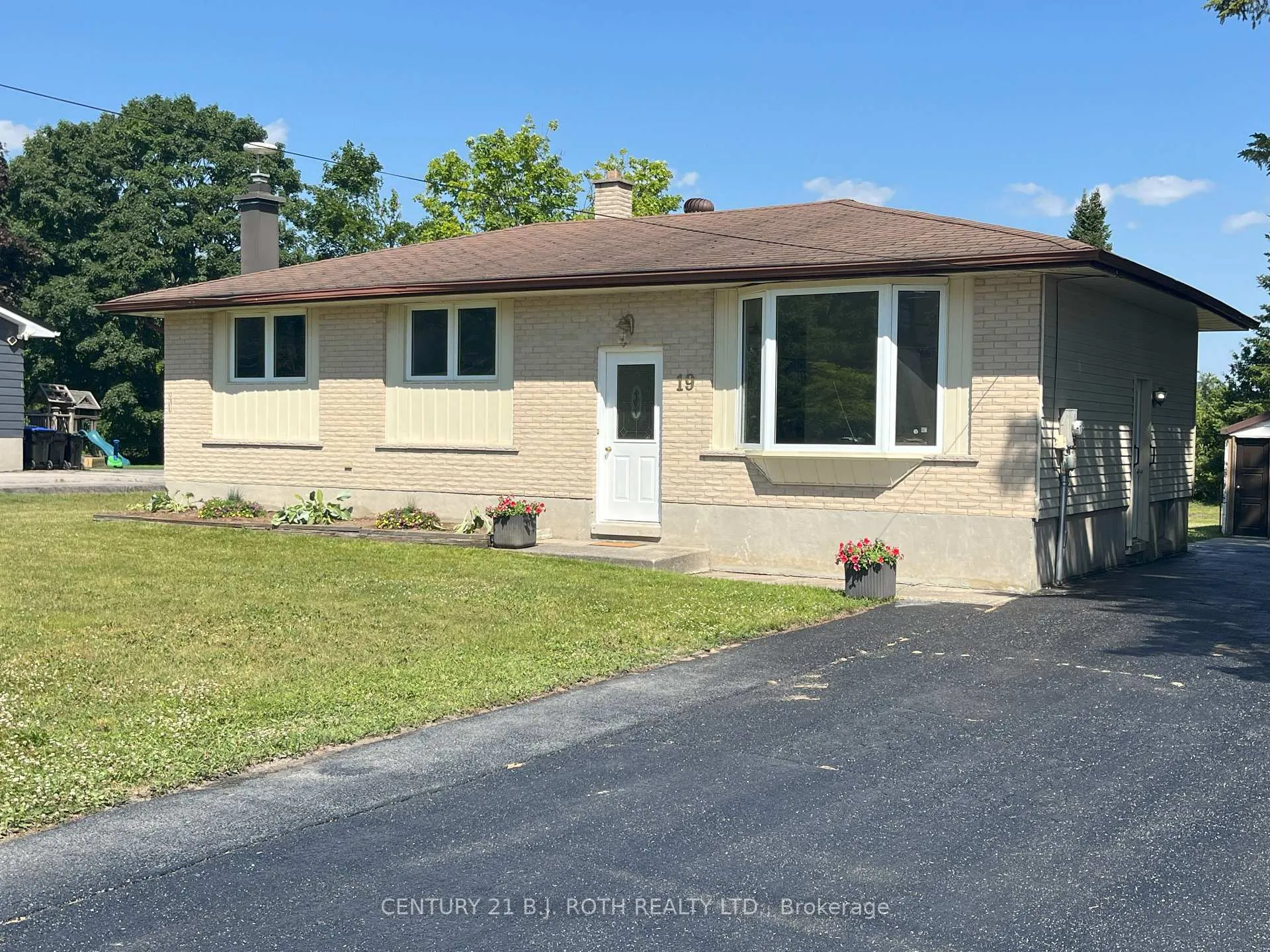 Photo 2 of 19 Finlay Mill Road, Springwater, Midhurst — HOMEH