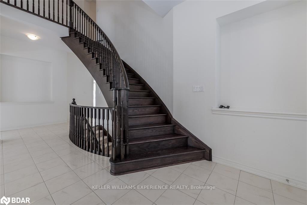 Photo 7 of 23 Mcisaac Drive, Springwater, Centre Vespra — HOMEH