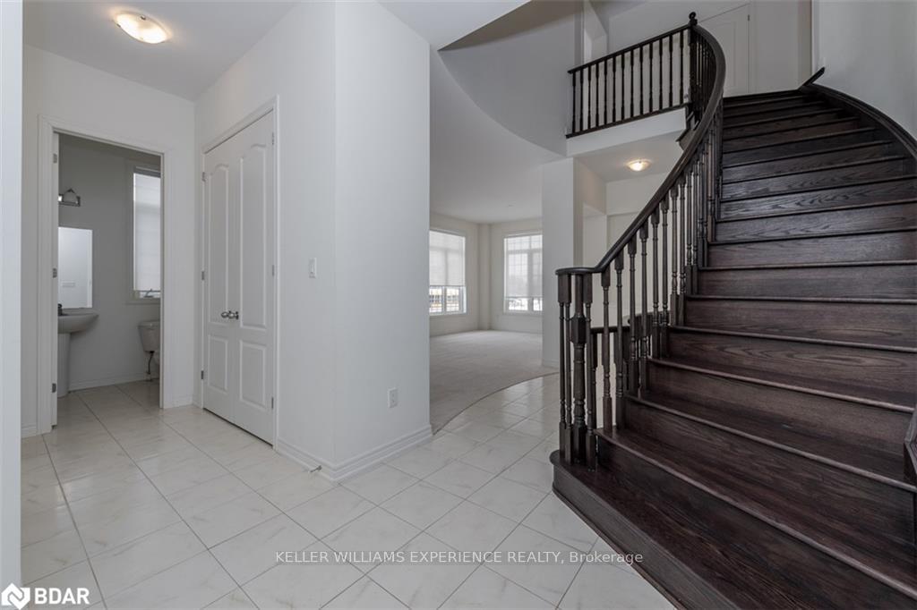 Photo 10 of 23 Mcisaac Drive, Springwater, Centre Vespra — HOMEH