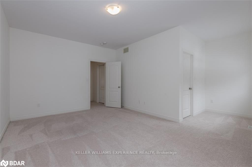 Photo 15 of 23 Mcisaac Drive, Springwater, Centre Vespra — HOMEH