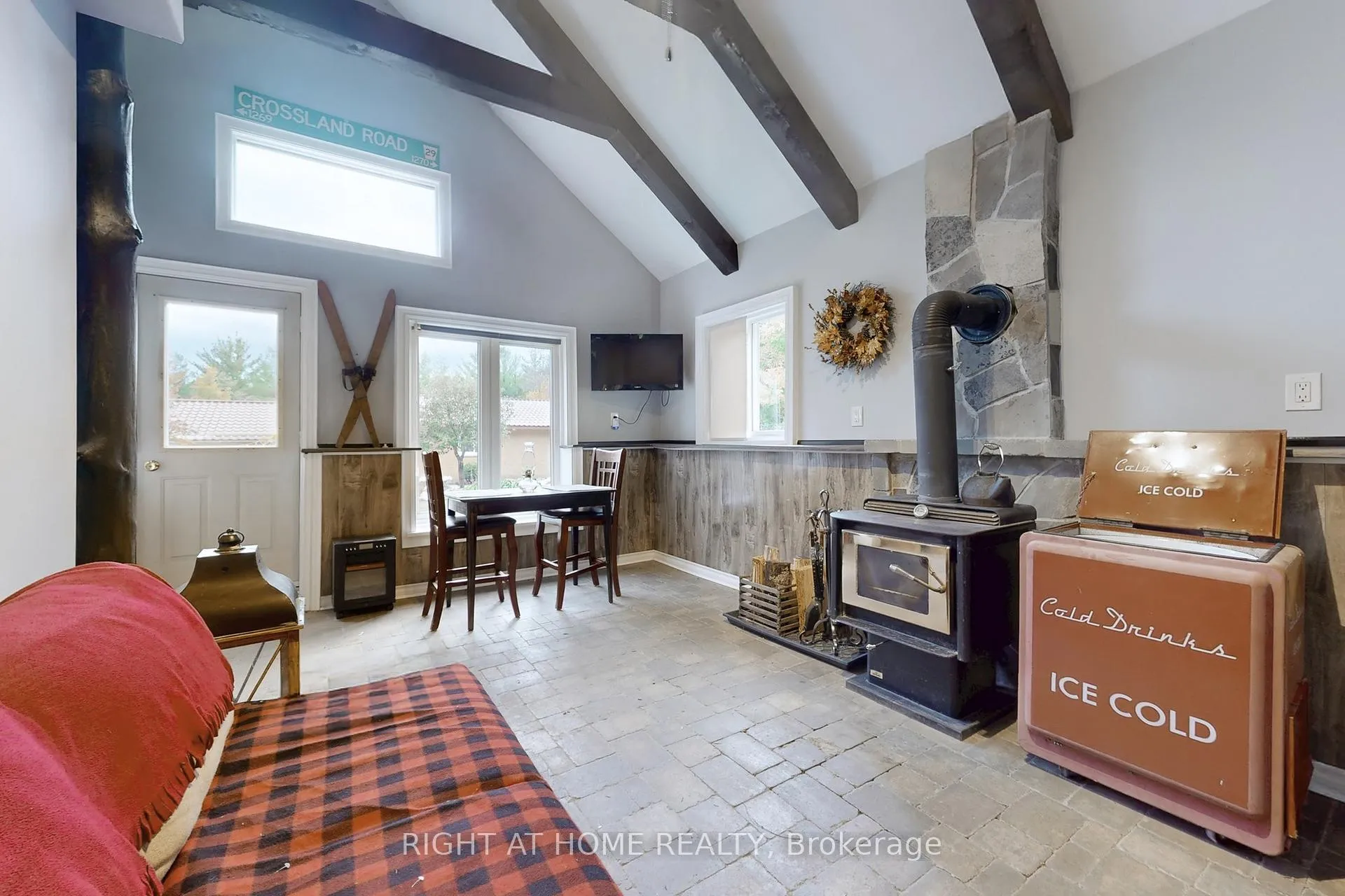 Photo 20 of 1243 Crossland Road, Springwater, Rural Springwater — HOMEH