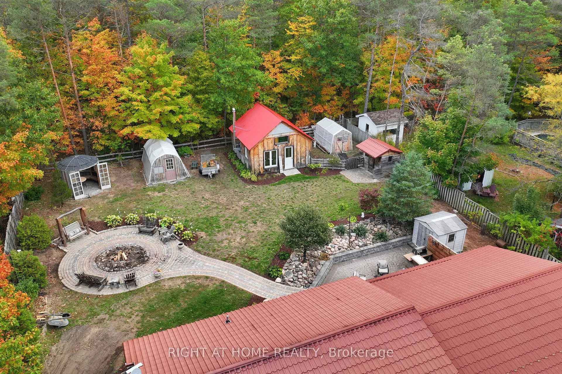 Photo 29 of 1243 Crossland Road, Springwater, Rural Springwater — HOMEH