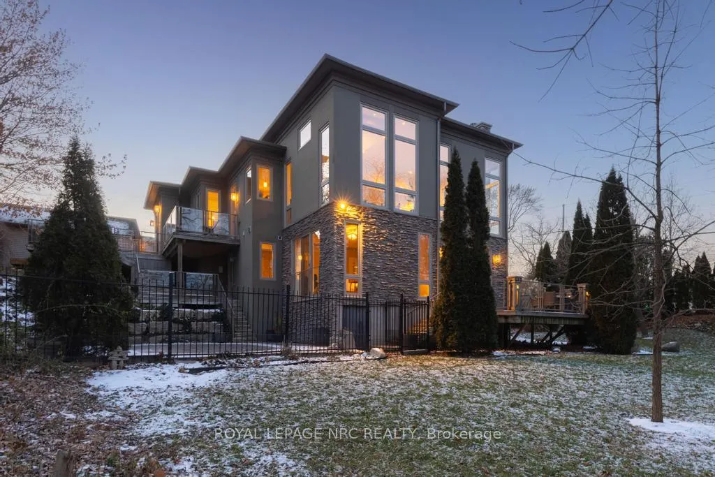 Front of 164A Lakeshore Road