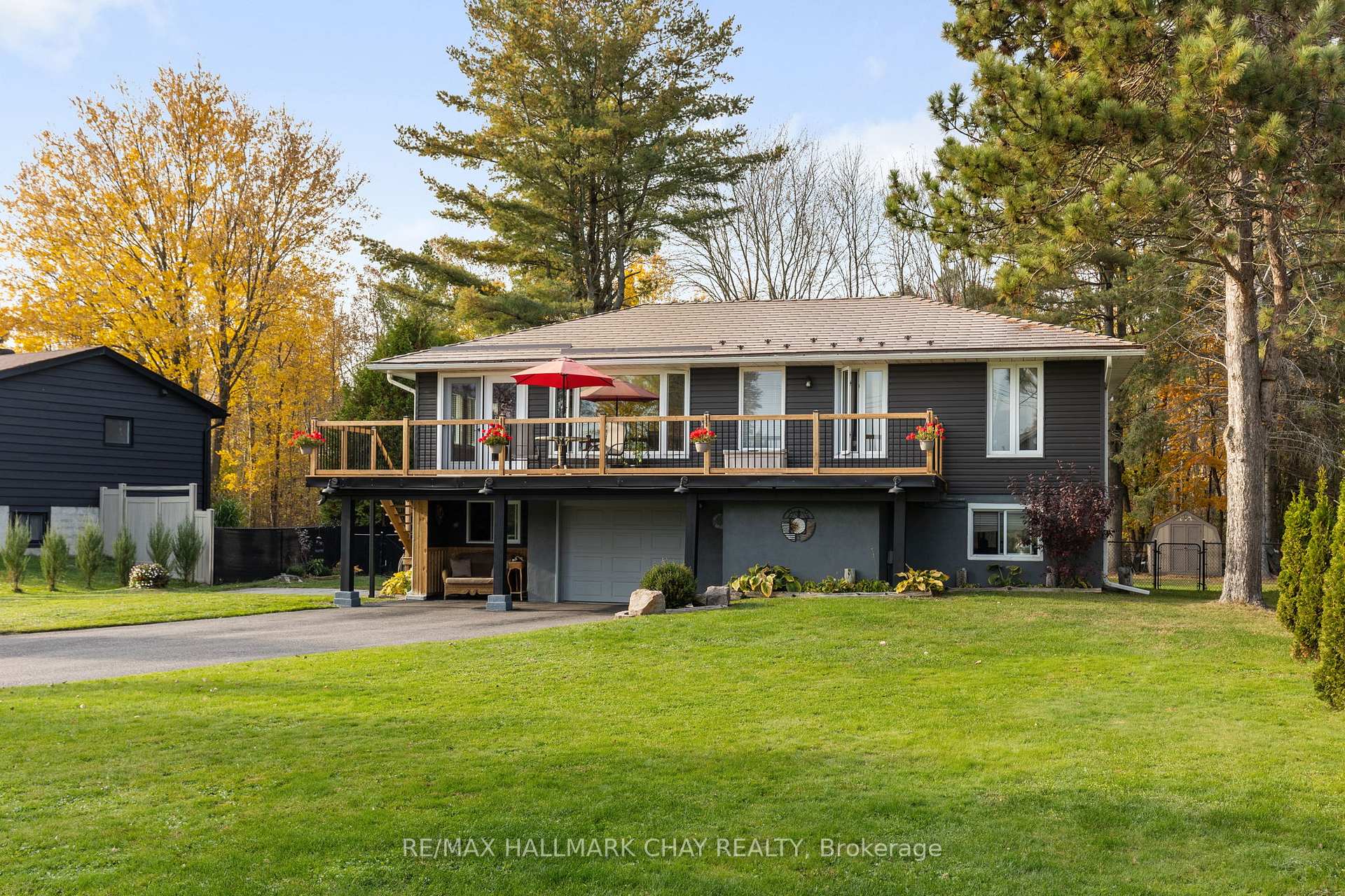 Front of 3194 Shoreview Drive