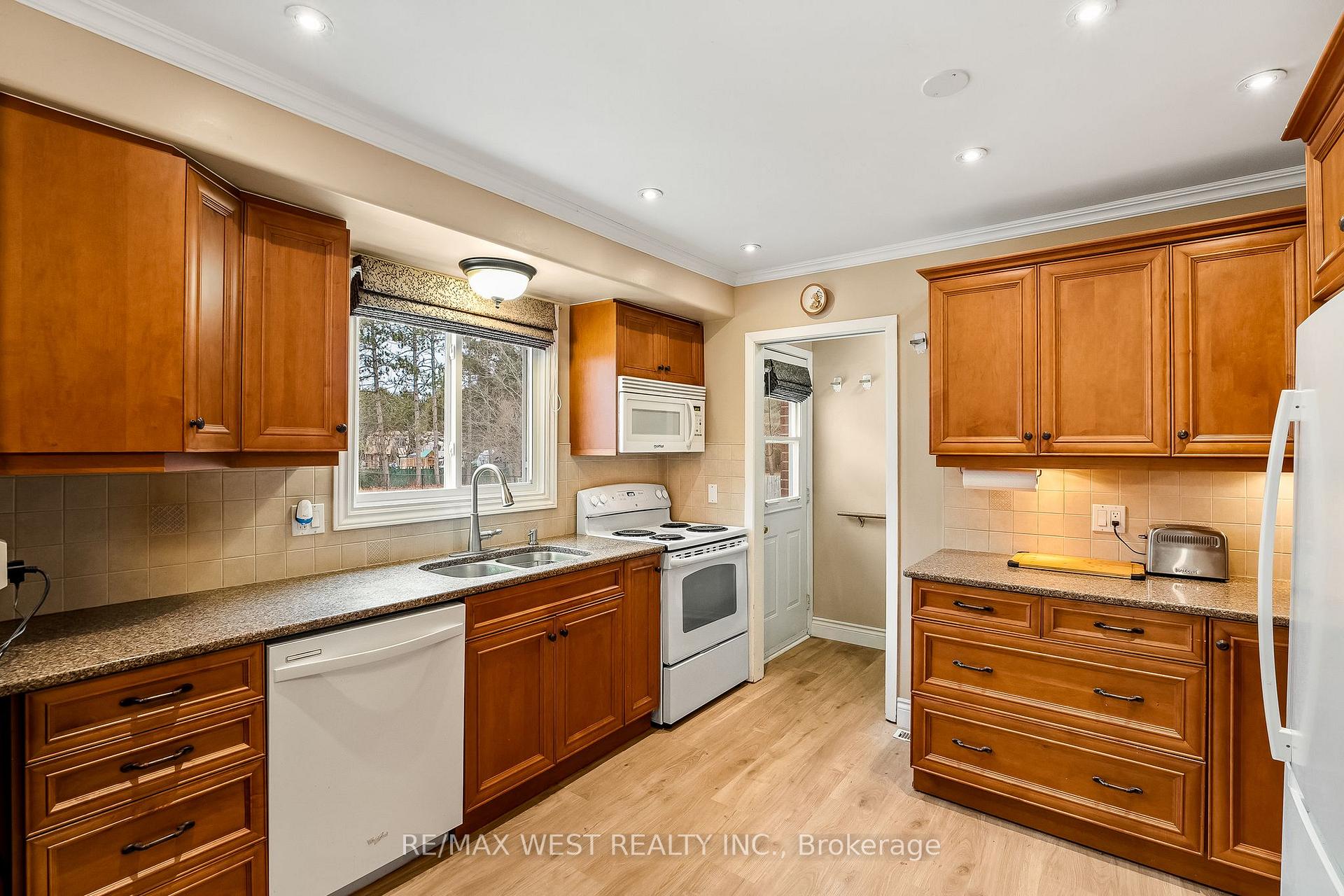 Photo 11 of 661 Cedarvale Crescent, Selwyn — HOMEH