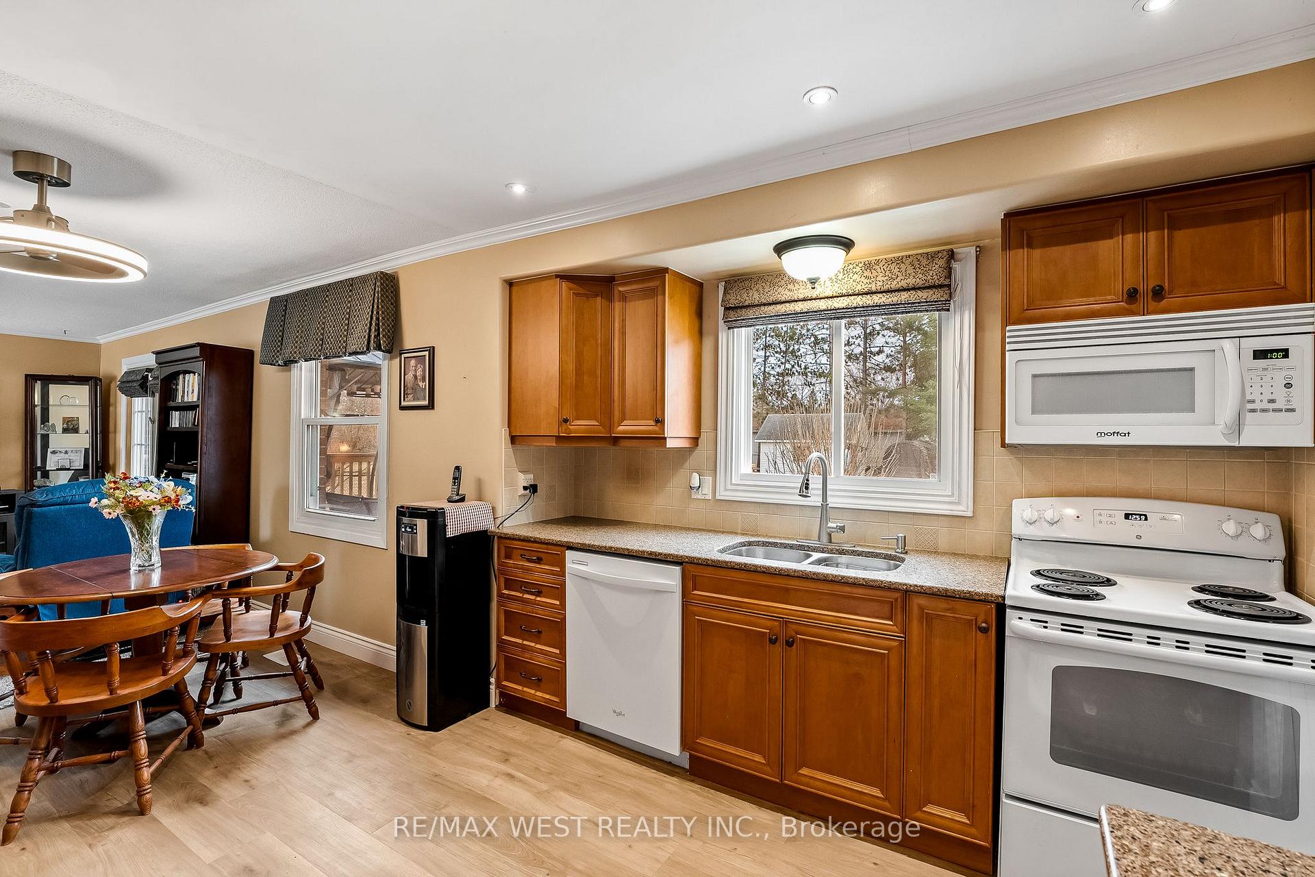 Photo 12 of 661 Cedarvale Crescent, Selwyn — HOMEH