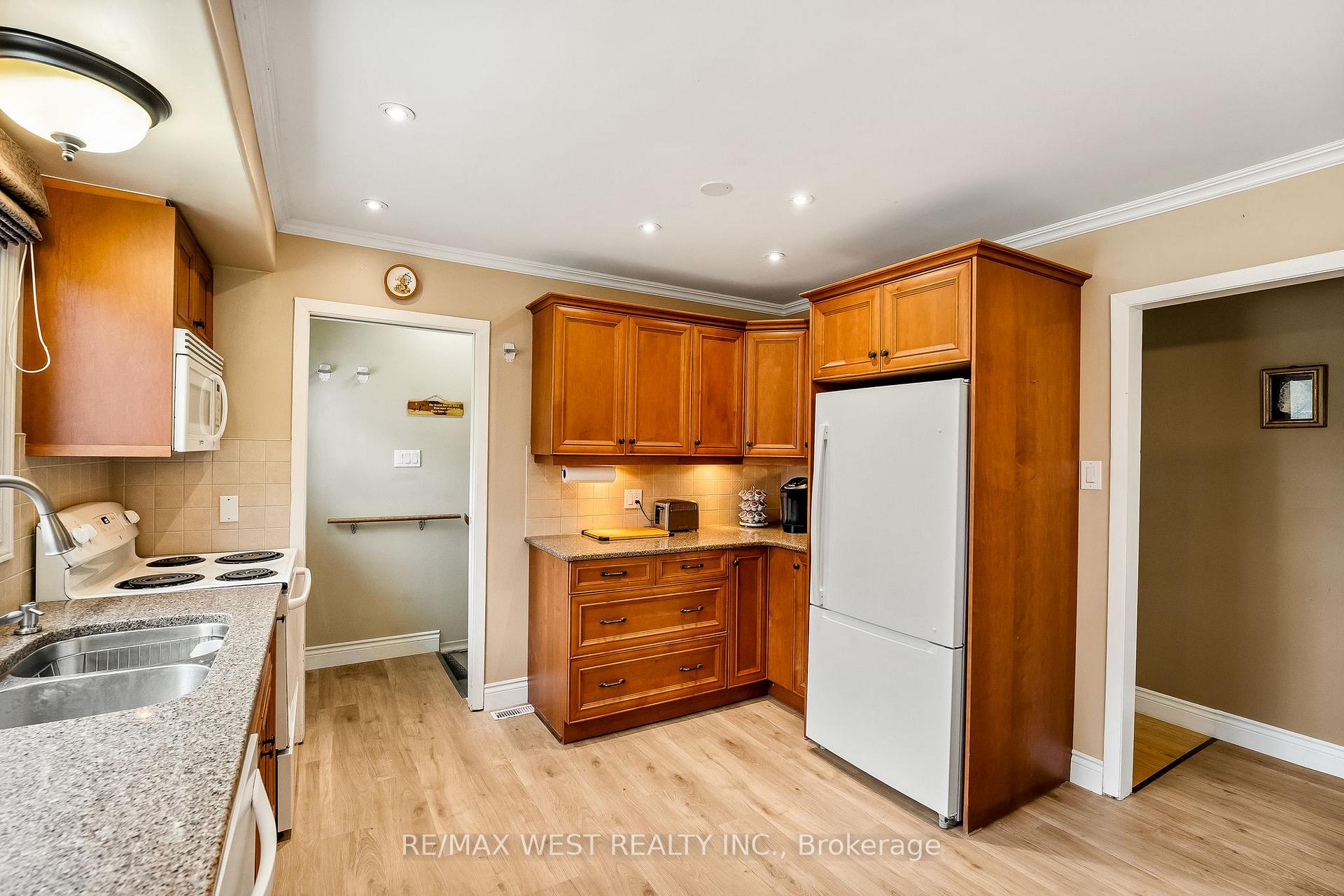 Photo 13 of 661 Cedarvale Crescent, Selwyn — HOMEH