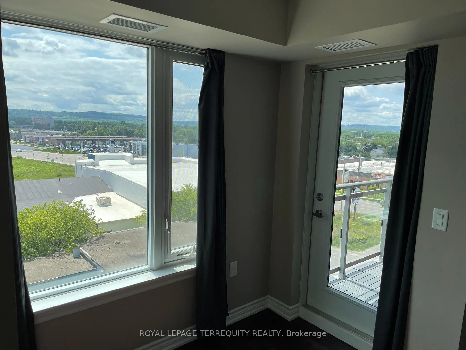 Photo 11 of Unit 608, 716 Main Street E, Milton, Timberlea — HOMEH