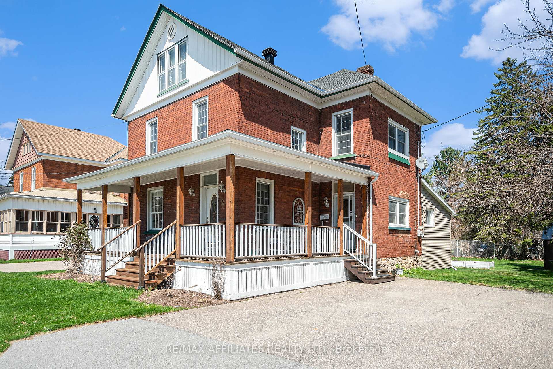 Photo 2 of 25 Condie Street, Smiths Falls — HOMEH