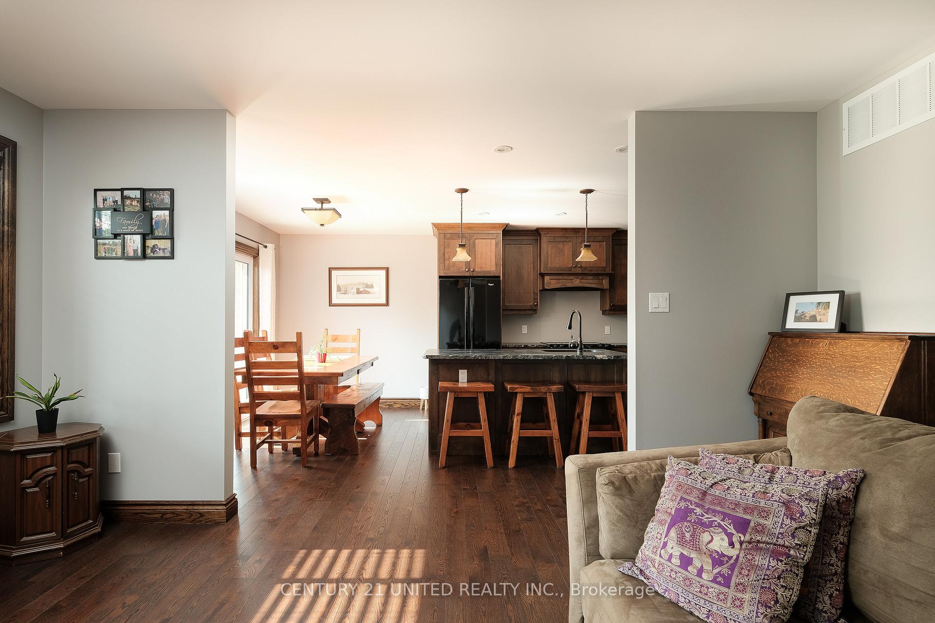 Photo 4 of 1188 Connaught Drive, Selwyn — HOMEH