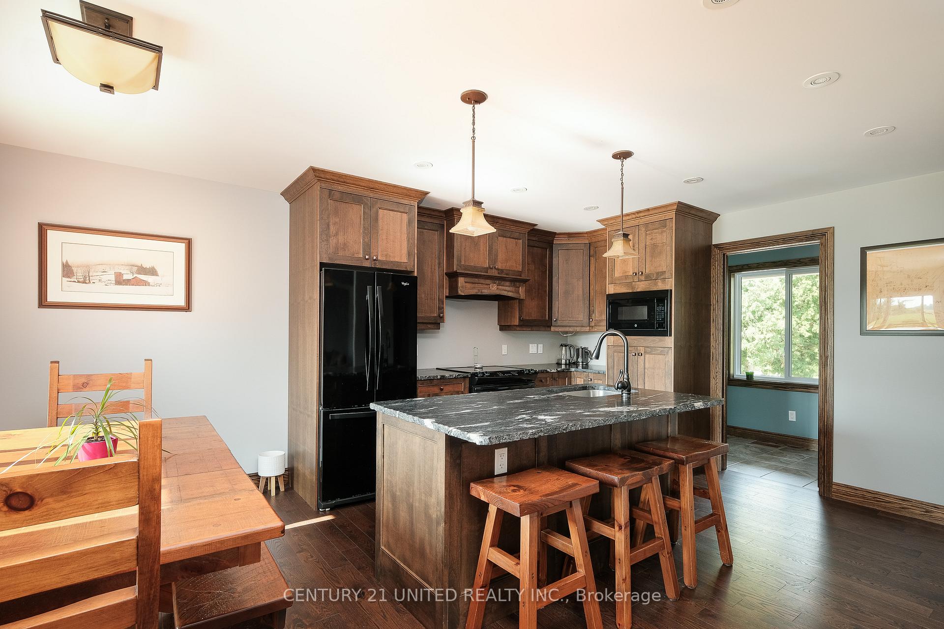 Photo 5 of 1188 Connaught Drive, Selwyn — HOMEH