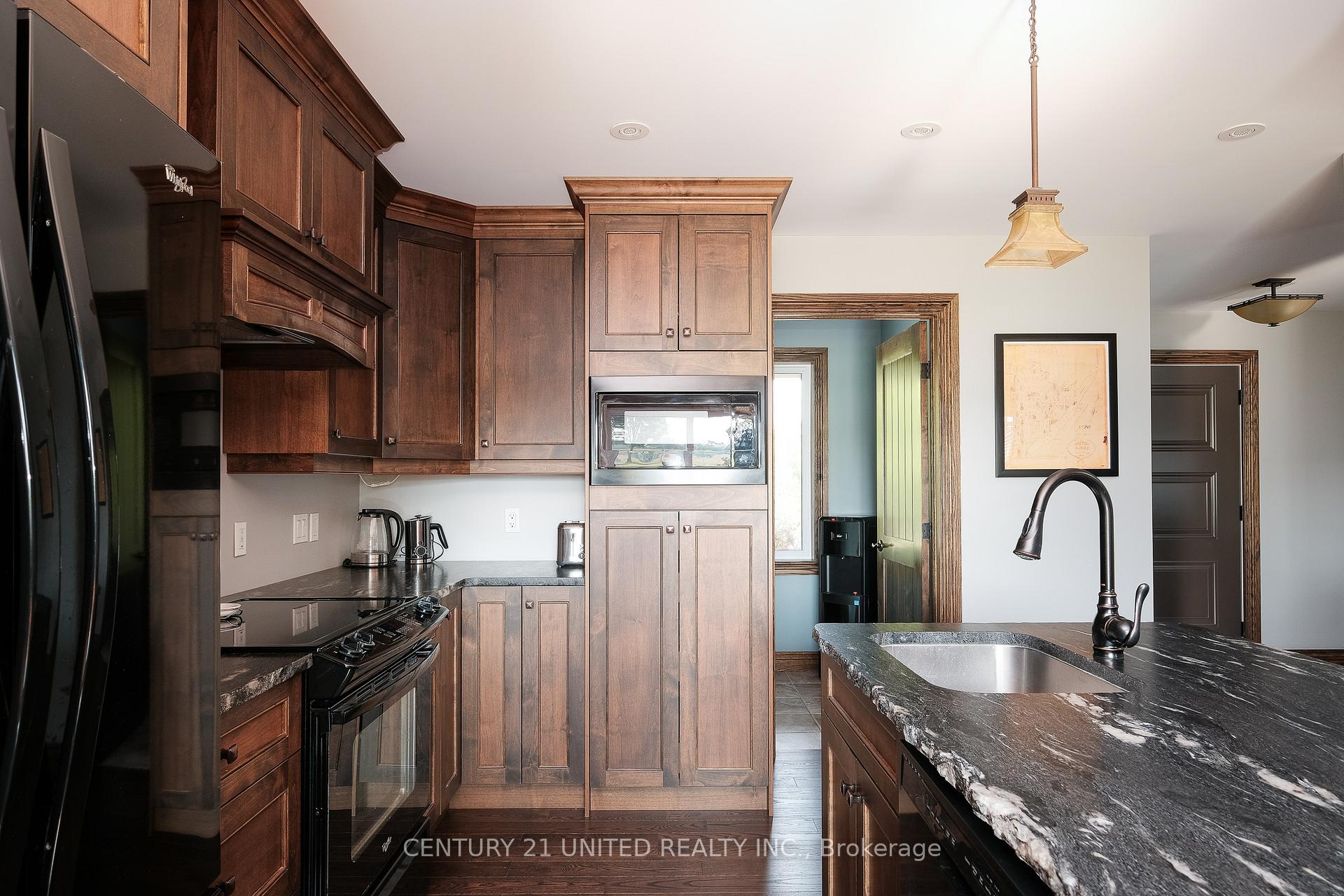 Photo 7 of 1188 Connaught Drive, Selwyn — HOMEH